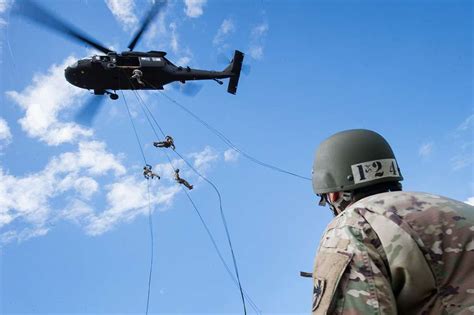 Us Army Soldiers Rappel From An Uh 60 Black Hawk Picryl Public