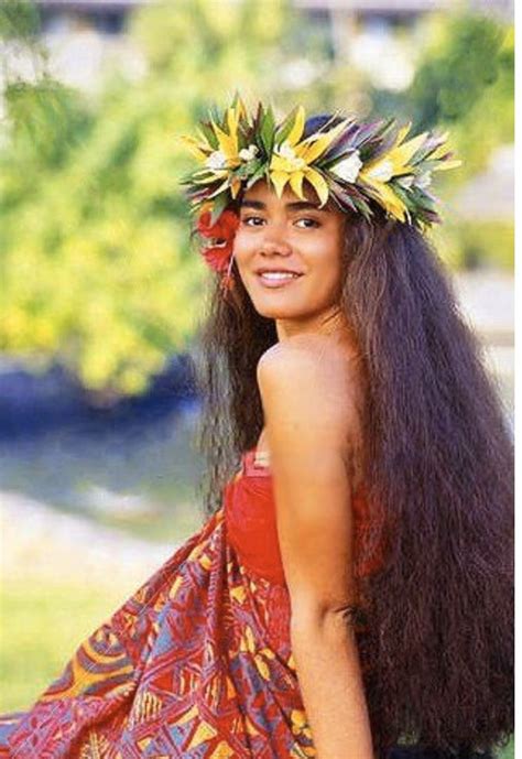 Pin By Amber On Things I Like Hawaiian Girls Hawaiian Hairstyles