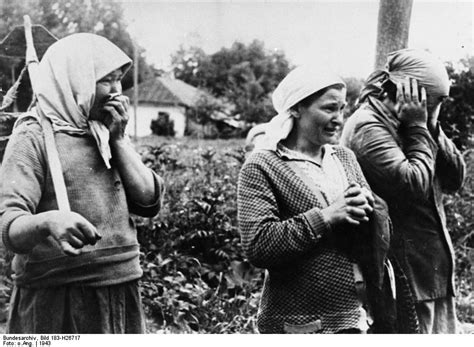 Cautness darling blood 14:28 6. File:Bundesarchiv Bild 183-H26717, Russland, Frauen bei ...