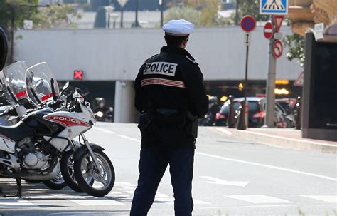 Un Touriste Force Plusieurs Barrages De Police à Monaco Avant Dêtre