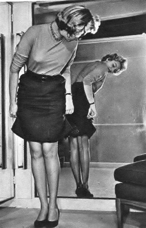 Elaine Stewart 19302011 In 2020 Vintage Stockings Vintage Glamour Golden Age Of Hollywood