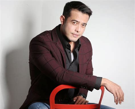 Zul ariffin yang ketika ini tengah bercuti. Zul Ariffin tidak 'main redah' terima tawaran | Selebriti | Berita Harian