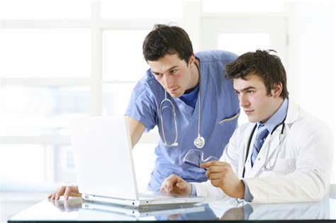 Applications of online training: healthcare training - eFront Blog