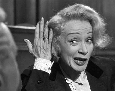 With a plot and setting that strongly resembles his crime / noir classics, wilder eschews the hard boiled dramatic approach in this isn't to say that witness for the prosecution is light and breezy, it isn't, or that it doesn't… more. 1957 - Witness for the Prosecution - Academy Award Best ...
