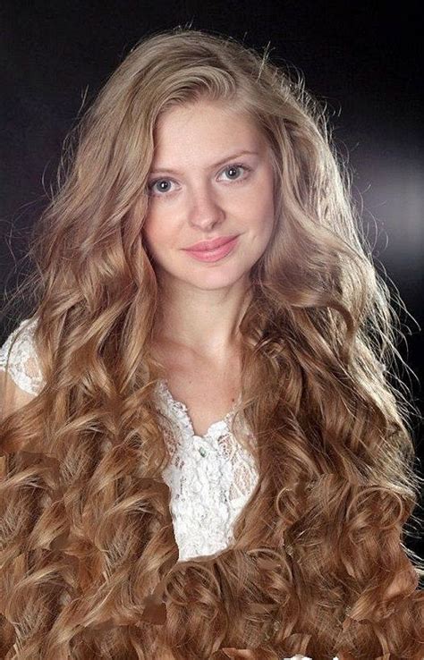 Svetlana Korchagina Russian Actresse With Beautiful Curls Cabelo