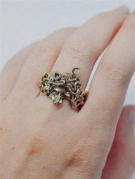 Bonita medina is a member of vimeo, the home for high quality videos and the people who love. Anillo | Joyas versace, Estilo de joyas, Joyería bonita