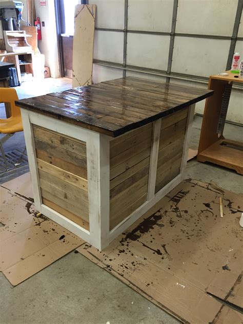 Kitchen Island Made From 2x4s And Pallets Diy