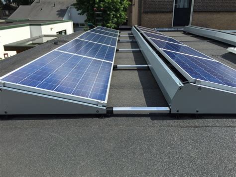Warmteservice heeft diverse montagesystemen voor zonnepanelen op een plat dak. Plat dak zonnepanelen (Flatfix Fusion Systeem)