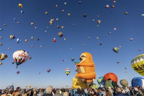 Albuquerque Balloon Fiesta Gets Off The Ground With Colorful Pre Dawn