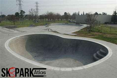 Heading further west we went through some of the centennial corridor construction on our way river walk park and valley children's medical center. SK8PARKATLAS - Bakersfield California Skatepark