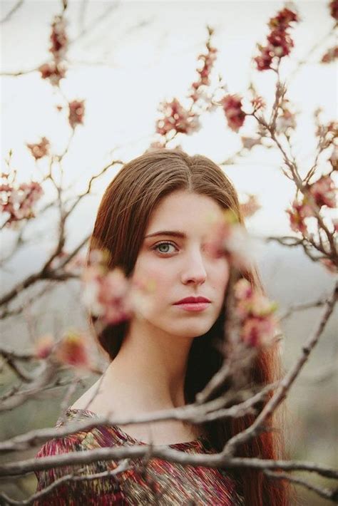 15 Portraits Of Most Beautiful Women With Flowers From Pinterest Foto