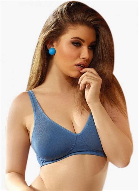 Which Type Of Bra Should A Lady Wear With A Blouse And A Saree Quora