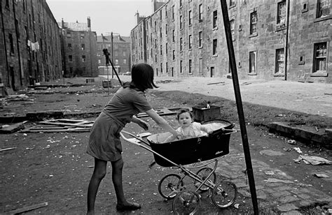 Powerful Photos Of Life In The Old Glasgow Tenement Blocks 1969 72