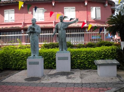 Read the story of anjiro, the first japanese christian, whose statue is side view of the church of st francis xavier, melaka. Memorial Statues of St. Francis Xavier & Yajiro - Bandar ...