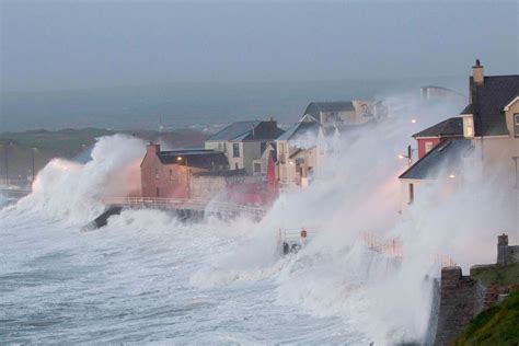 55 000 without power trees down and flooding as 130kph storm eleanor hits extra ie