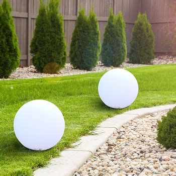 Kugelleuchten außen für den garten hochwertige gartenkugeln als außenlampen und gartenaccessoire zugleich. 🥇 Solar Kugelleuchten Empfehlungen und 7 Tipps zur Auswahl