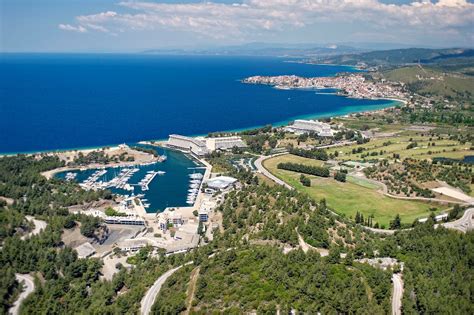 Created with an unmistakable european influence and known for its versatility, porto clothing blurs any distinctions between office and weekend pieces. Porto Carras Marina | Halkidiki