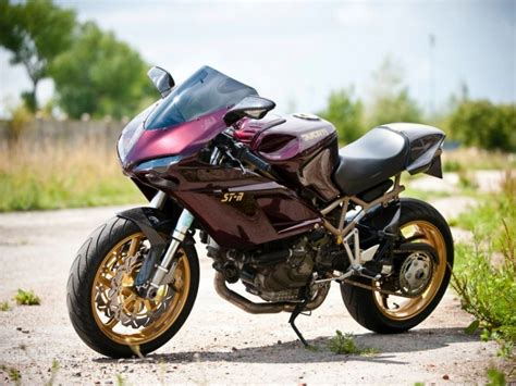 Ducati st2 st4 front fairing right upper half red damaged. Oleck Custom Motorbike Archive | Ducati ST-R