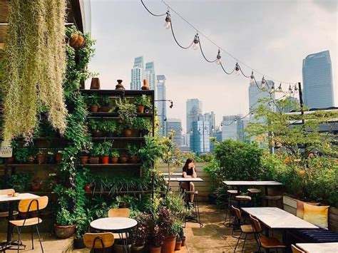5 Rekomendasi Tempat Hangout Rooftop di Jakarta dengan Pemandangan yang