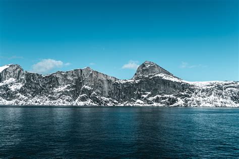 Icy Mountain Scenery · Free Stock Photo