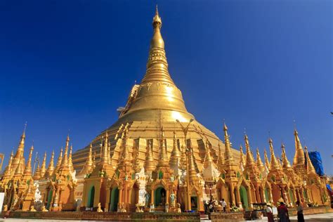 De Shwedagon Pagoda In Myanmar