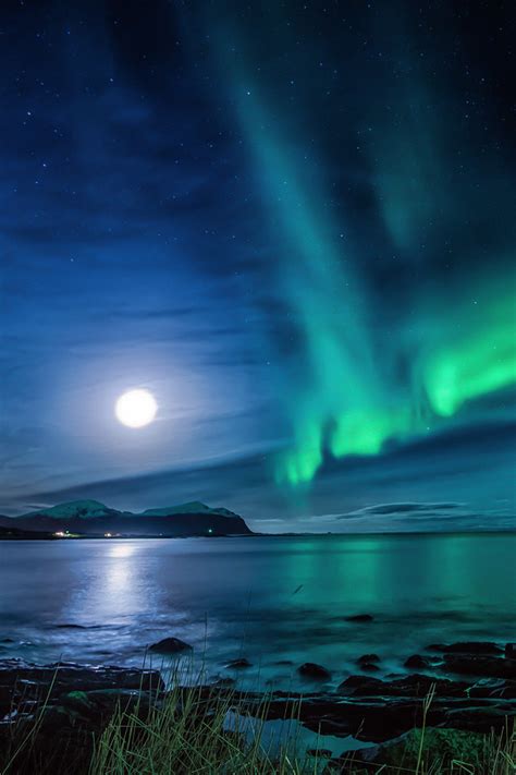 Aurora borealis photos and general information. Aurora Borealis Moon Night Ce Wallpaper - 640 x 960