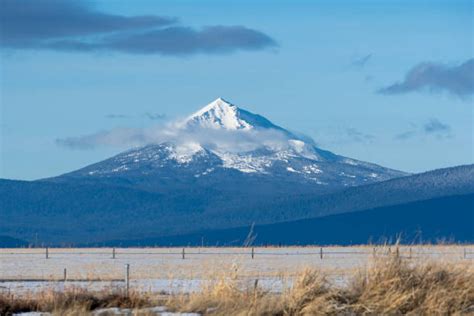 Mt Mcloughlin Stock Photos Pictures And Royalty Free Images Istock