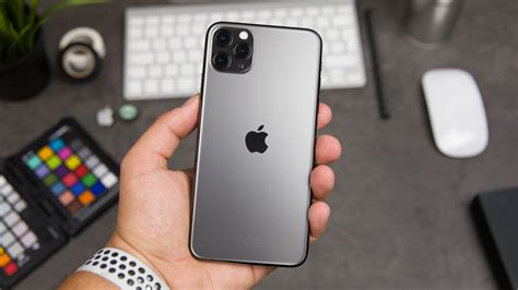 However, this phone is really for the apple fan or someone that really needs that extra lens or a touch more. Où acheter les iPhone 11, 11 Pro et 11 Pro Max au meilleur ...