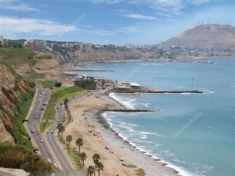 Shot Of The Green Coast Beach In Miraflores Lima Peru — Stock Photo