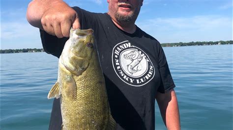 DETROIT RIVER BASS FISHING - YouTube