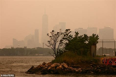 Nyc Landmarks Are Blanketed In Smoke Pouring Across The Northeast From