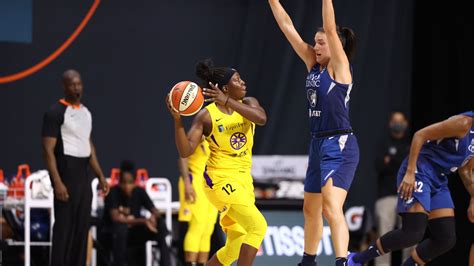 Wnba Riquna Williams Candace Parker Star As Los Angeles Sparks Beat