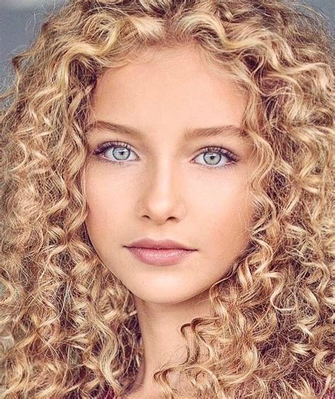 Pin by Bella on # PORTRAIT . F ° | Beautiful hair, Womens hairstyles ...