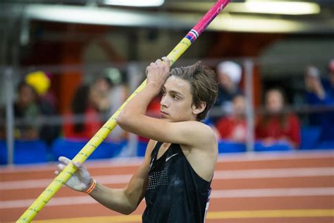 Armand duplantis says that he believes he can go even higher after setting a new pole vault world record in 2020. DyeStat.com - News - Saturday Highlights 1/7/17 - Duplantis smashes HS Pole Vault Record with 18-5