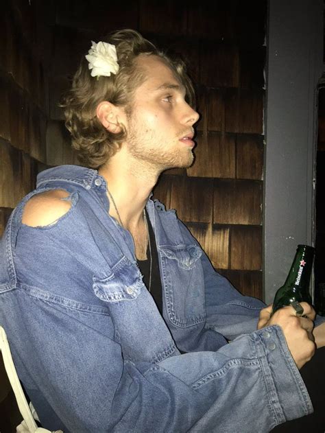 Is he married or dating a new girlfriend? Do obsady in 2020 | Luke hemmings, 5sos luke, 5sos