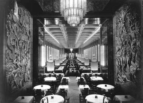 Bitte gehen sie unter anderem auf folgende aspekte ein ss NORMANDIE 1935-1942 V