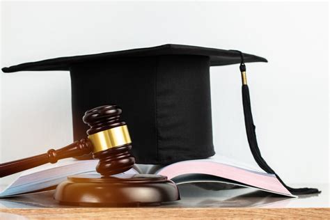 top 7 reasons to choose law as a career shoolini university