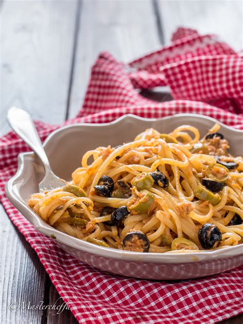 Non solo con il sugo! Spaghetti tonno e olive - ricetta pasta veloce con il ...