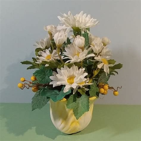 75tall White English Silk Daisy Flower Centerpiece In A Etsy Daisy