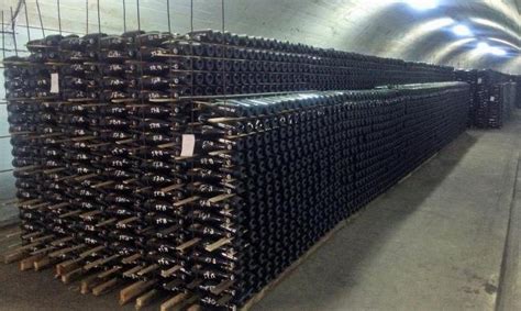 Ему принадлежат такие изобретения, как толстостенная бутылка и корковая пробка. Крымское шампанское: история, описание :: SYL.ru