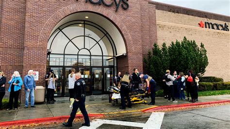 Boise mall shooting leaves 2 dead and 5 injured, including Idaho cop