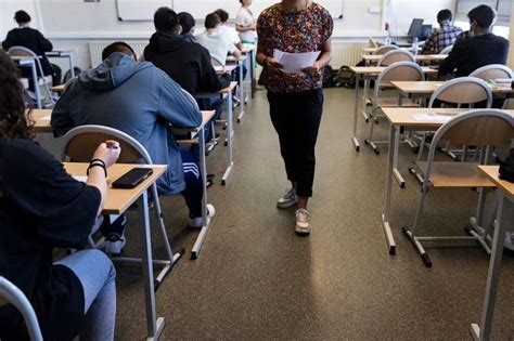 Collège Pourquoi Les Filles Réussissent Elles Mieux Que Les Garçons En Français