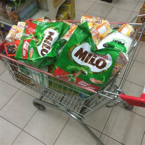 The darul makmur mosque (malay: Pasaraya Darul Makmur - Bukit Setongkol