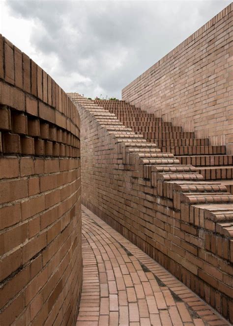 Universidad nacional de colombia, en donde estudió tres semestres. Facultad de Ciencias Humanas de la Universidad Nacional de ...