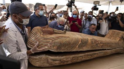 Egipto Presenta 59 Sarcófagos De 2600 Años Con Momias Intactas En Su