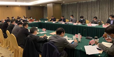 Jun 14, 2021 · 中国教育部建议，香港在法律上明确普通话和简体字的地位，并将普通话教育融入考评体系，以增强语言与国家认同。教育局长杨润雄没有正面响应. 市教育局召开区、县（市）教育局长会议