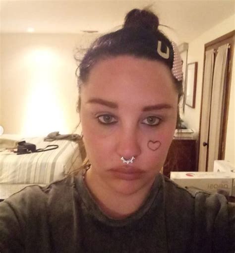 Amanda Bynes Resurfaces On Social Media With Bizarre Selfies And Photos Sexiz Pix