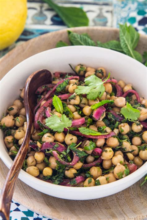Salade marocaine pois chiche coriandre menthe pickles d oignons