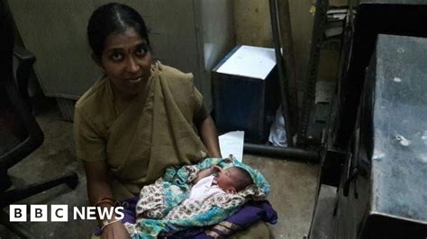 India Policewoman Praised For Breastfeeding Abandoned Baby