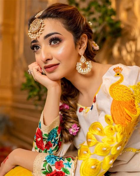 Nawal Saeed Beautiful Photos In Off White And Gold Ensemble Reviewitpk